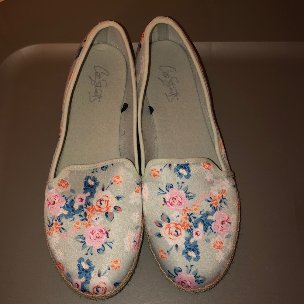 NEVER WORN city streets shoes